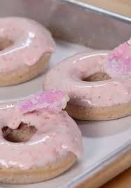 Krispy kreme, dunkin', and tim horton's are all running doughnut discounts for customers. Erdnussbutter Donut Reese S Und Krispy Kreme Bringen Kreation Heraus