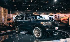 That kind of longevity in the automotive industry is rare and for most vehicles, it would be a death sentence. 2020 Toyota Land Cruiser Heritage Edition Cool Retro Badging
