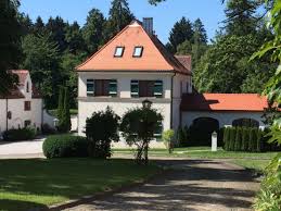 Jeder größe und preisklasse, unmöbliert oder möbliert. 3 Zimmer Wohnung Zu Vermieten Seeleiten 2 82418 Murnau A Staffelsee Murnau Am Staffelsee Mapio Net