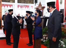 Untuk memajukan sektor pertanian, kaum petani kita perlu memiliki prakarsa untuk membuat perubahan atau sedia membuat reformasi terhadap sektor pertanian. Gubernur Khofifah Minta Bupati Pacitan Fokus Penguatan Sektor Pertanian Perikanan Wisata Dan Pendidikan Vokasi Kanalsatu Com