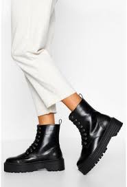 Ces bottines motardes hautes rebelles font partie de la premium collection de sacha. Bottines Motardes Cloutees Bottes Biker Femme Boohoo Fr