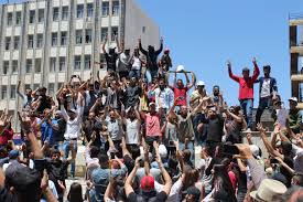 محافظة السويداء واحدة من المحافظات السورية تقع في الجنوب الشرقي من دمشق وتحدها محافظة ريف دمشق من الشمال ومحافظة درعا من الغرب والبادية السورية والصفا من الشرق والأردن من الجنوب. Ù†Ø§Ø´Ø·Ø© Ù…Ù† Ø§Ù„Ø³ÙˆÙŠØ¯Ø§Ø¡ Ø§Ù„Ù†Ø¸Ø§Ù… Ø®Ù†Ù‚Ù†Ø§ ÙˆÙ…Ø·Ø§Ù„Ø¨Ù†Ø§ Ù‡ÙŠ Ø§Ù„Ø®Ù„Ø§Øµ Ù…Ù†Ù‡ Ø³ÙˆØ±ÙŠØ§ Ø£Ø®Ø¨Ø§Ø± Ø§Ù„Ø¬Ø²ÙŠØ±Ø© Ù†Øª