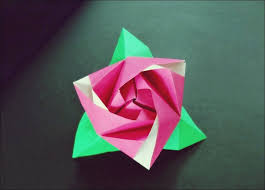 Dekorieren Sie Ihr Zuhause Mit Diesen Schonen Origami Blumen Garten Kunst Origami Blume Blumen Falten Origami