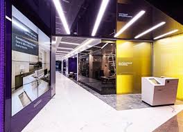 Emirates Islamic I Am London Bank Interior Design Bank Design Retail Banking