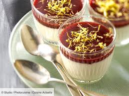 Panna Cotta A La Fleur D Oranger Et Coulis De Framboises Recettes Recette En 2020 Recettes De Cuisine Recette Panna Cotta