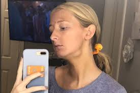 Bjuti-rutina otkrila kvržicu na vratu: Pomogao joj je "alat" koji koriste i  žene u Srbiji, stigla i istina