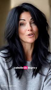 La decisión de teñirte el cabello de negro después de los 40 años es tuya.  #Fblifestyle #parati #haircut #hairstyles #beauty #trending #belleza  #belleza
