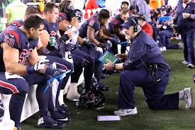 , suggested that the average nfl team employed 3,739 people, which strikes me as a bit high, and is some teams have bench coaches, their job is to literally make sure players know when there are not to mention security and field workers, etc. Empowering The Nfl With Microsoft Surface And Microsoft Teams