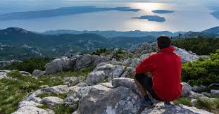 Sjeverni velebit je najmlađi hrvatski nacionalni park, prožet brojnim planinarskim stazama te uređenim botaničkim vrtom. Besuchen Sie Den Nationalpark Nordlicher Velebit Mare Tours Croatia