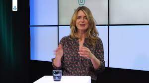 When the dfb team wins against portugal, the focus is on presenter jessy wellmer and expert bastian schweinsteiger. Moderatorin Jessy Wellmer Im Gesprach Mit Jugendlichen Journalismus Macht Schule Youtube