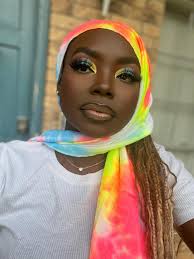 Yes she still does makeup