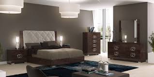 King size bedroom sets are ideal for houses with large rooms and vast spaces. Prestige Deluxe Beds Bedroom Furniture