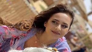 طيب فلمحة اخي يبتسم ابتسامه جانبيه فما كان مني إلا أن اصرف بصري عنه. Foy9 Hoasb14wm