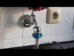 In der waschmaschine wirken mechanische kräfte, waschmittel und (erwärmtes) wasser kombiniert auf das waschgut ein. Waschmaschine Anschliessen Waschmaschinenanschluss Mit Anleitung Youtube