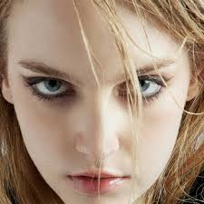 Introducing the Rivera Collection: Embodies the serene elegance that only  nature can inspire Emerald ——strength and determination ✨ Triangle ——gentle  beauty and unwavering confidence✨ Contact : IG swanthailand Available at  the POP-UP