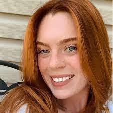 Stephanie Skyles's Instagram, Twitter & Facebook