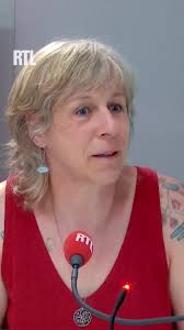 🔴🤣 🎙️ Raffarin, Grand-Croix de la Légion d'Honneur et Caverivière,  préservatif de bronze 94 Clud Med ! 👁️ L'Oeil... et l'humour de Philippe  Caverivière tous les jours à 7h55 dans #RTLMatin Il