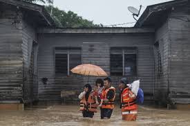 Jumlah korban jiwa akibat banjir dan longsor yang melanda jakarta, banten dan jawa barat bertambah menjadi 60 orang, dua orang masih. Jumlah Mangsa Banjir Di 2 Negeri Terus Bertambah