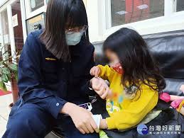 老姑娘 (lǎogūniang), 小女兒／小女儿 (xiǎonǚ'ér), 老閨女／老闺女 (lǎoguīnü), 幼女 (yòunǚ), 幺女 (yāonǚ); 5æ­²å¥³ç«¥æ·±å¤œå·æºœå‡ºé–€è­¦è¯ç¹«çˆ¶æ¯çµæŸé©šé­‚ å°ç£å¥½æ–°èž Line Today