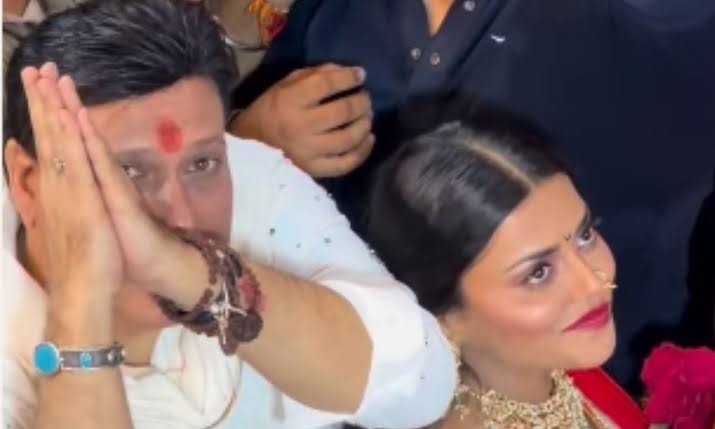 Govinda Spotted At Lalbaugcha Raja With Rumoured Girlfriend Komal Rani  Swarnkar. Video Inside | Hauterrfly