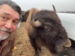 Roberta Ham's Instagram, Twitter & Facebook