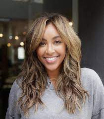 20 foto ispirazionali per sfoggiare i capelli scalati durante la . Face Framing Layers Il Taglio Scalato Dell Inverno 2021 Per Capelli Lunghi Medi E Corti