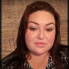 Angel Loucks's Instagram, Twitter & Facebook