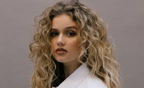 Ali Rose's Instagram, Twitter & Facebook