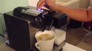 We tested the nespresso lattissima pro espresso machine by delonghi. Delonghi Nespresso Lattissima Plus Video Youtube