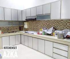 Kitchen set aluminium ini memiliki lemari samping yang besar, lemari bagian atas, lemari loker bagian bawah, dan dilengkapi dispenser air (hangat dan dingin). Kitchen Set Aluminium Depok Azka Kitchen Set