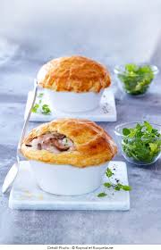 Bouchees A La Reine En Cassolette Aux Cepes Et Ris De Veau Poeles A Vos Assiettes Recettes De Cuisine Illustrees Recettes De Cuisine Ris De Veau Recettes De Cuisine Illustrees