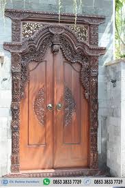 Pintu kupu tarung kini sudah banyak digunakan pada berbagai model rumah. Pintu Rumah Ukiran Gebyok Kupu Tarung Delimafurniture Com