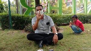 Check spelling or type a new query. Tunggu Hasil Tes Kesehatan Andi Sukma Duduk Bersila Di Depan Rsup Wahidin Sudirohusodo Tribun Timur