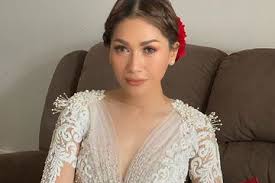 Umur 38 tahun) adalah seorang penyanyi dan model indonesia. Pantas Jatuhkan Hatinya Ke Brotoseno Yang Kebapakan Terungkap Perlakuan Miris Mantan Suami Tata Janeeta Gue Sampai Ngemis Di Kakinya Semua Halaman Grid Fame