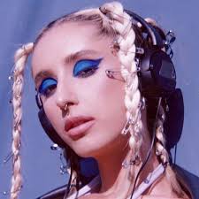 ANNIKA ROSE DROPS 50 AUDIO NFTS FOR UPCOMING SINGLE “IN MY HEAD”  VIASOUND.XYZ