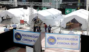 Das heißt, infizierte personen können die viren durch husten oder niesen, aber auch durch sprechen oder atmen verteilen. Corona Tests Am Flughafen Munchen Der Hallberger