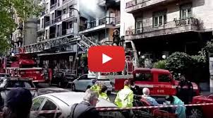 Una vera e propria tragedia quella che si è consumata nella notte compresa tra venerdì 20 e sabato 21 agosto 2021, a causa di un incendio divampato all'interno di un abitazione di milano, situata in via perugino, un uomo di 78 anni ha perso la vita. Cronaca Diretta Video Milano Incendio In Casa 5 Persone Intossicate Le Immagini Ilmeteo It