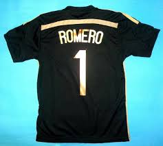 Chiquito romero, el ex arquero de la selección argentina, queda libre del manchester united y con 34 años se encuentra en buena edad para pegar la vuelta a su país. La Otra Camiseta De Argentina De Arquero De Romero Camisetas Camisetas De Futbol Futbol