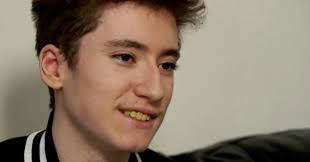 Texas Gamer Saves 17-Year-Old Friend Having Seizure 5,000 Miles Across the  Pond