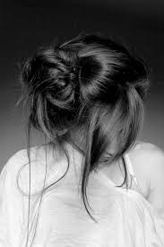 White Bird With Long Hair On Head Other People S Buns This My Buns Omg What Is A Bird Doing Making A House In Her Hair Cores De Cabelo Cabelo Cabelo Lindo