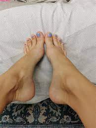 Alicenz feet