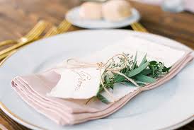 Nel modello candies elegance potrai scegliere tra due stili etichetta: Daniel E Yanti S Romantic Tuscany Caterina Weddings