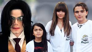 Michael jackson certainly lives on through his three children. Michael Jackson Seine Kinder Fanden Ihn Bewusstlos Nach Einer Uberdosis Bunte De