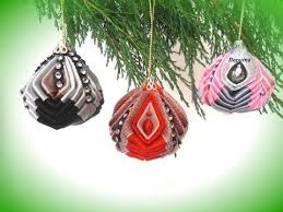 как сделать игрушки на новый год своими руками видео Novogodnie Shary Kanzashi Iz Atlasnyh Lent Svoimi Rukami Elochnye Igrushki Chris Rozhdestvenskie Podelki Svoimi Rukami Rozhdestvenskie Podelki Rozhdestvenskie Angely