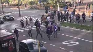 De supportersgroepen onderhouden een vriendschapsband met elkaar. Beerschot Fans Attacked By Royal Antwerp Hooligans 13 08 2017 Youtube