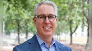 Karen Burkes's Instagram, Twitter & Facebook