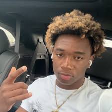 Darren Knowles (@DarrenKnow15897)