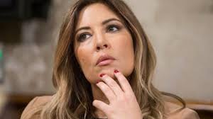 Selvaggia lucarelli, che, come abbiamo visto, non è una giornalista professionista, pontifica quotidianamente su tutti i social network. Selvaggia Lucarelli Dura Su Marco Giallini E La Moglie Morta