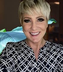 Laura Hight's Instagram, Twitter & Facebook