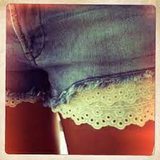 Lace To Lengthen Jean Shorts Diy Fashion Diy Clothes Diy Shorts